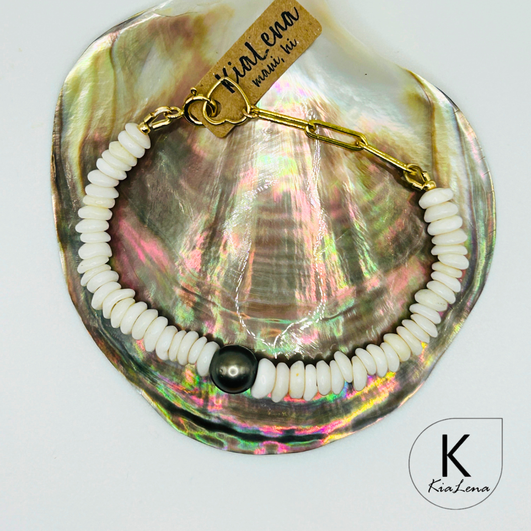6 1/2" - 7 3/4" Ni'ihau Puka Shell with Tahitian Pearl Bracelet
