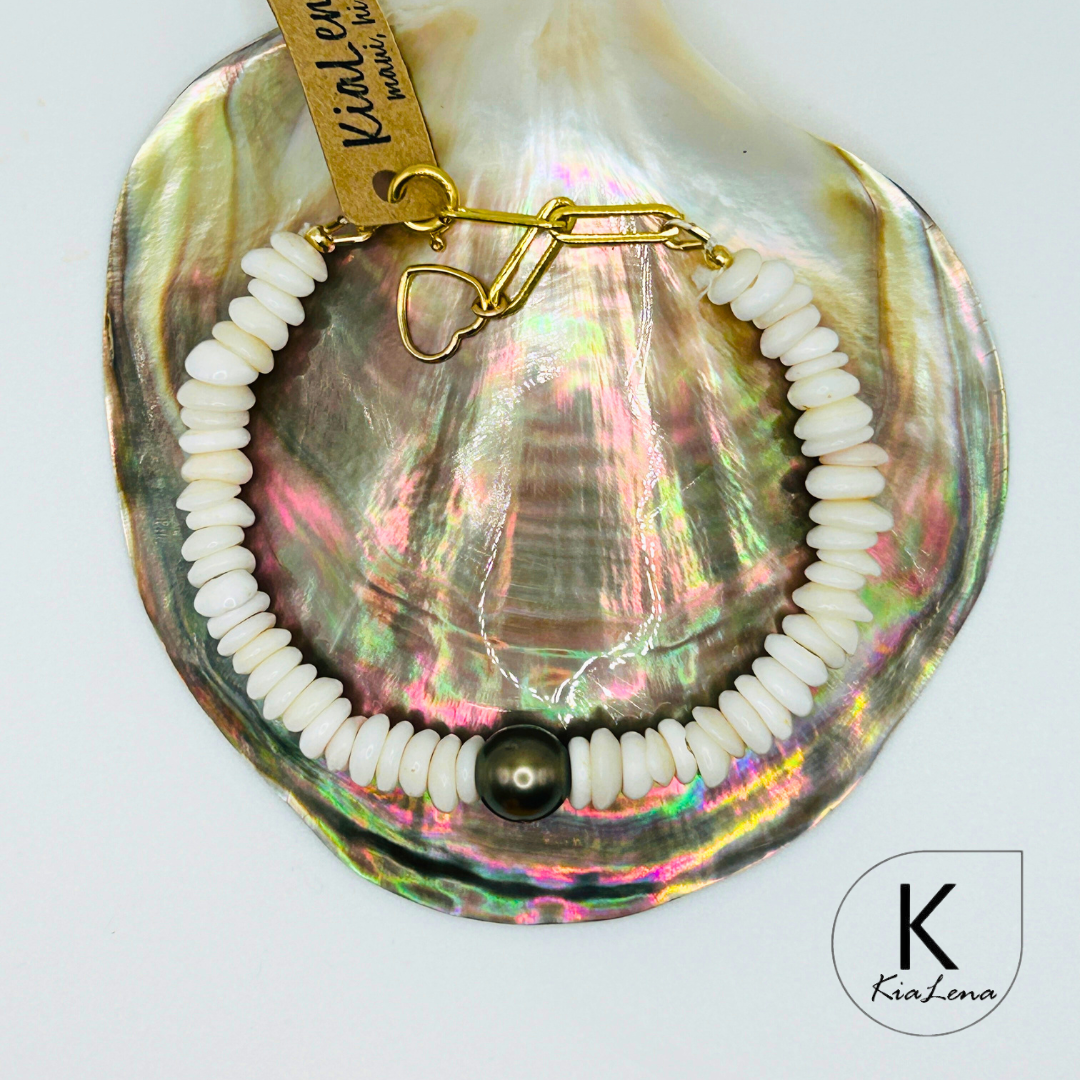 7" - 8 1/4" Ni'ihau Puka Shell with Tahitian Pearl Bracelet