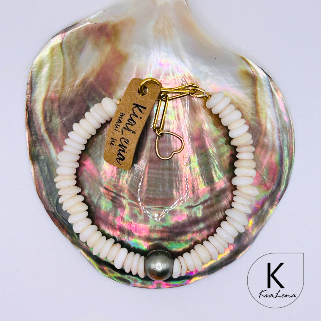 7 1/4" - 8 1/2" Ni'ihau Puka Shell with Tahitian Pearl Bracelet